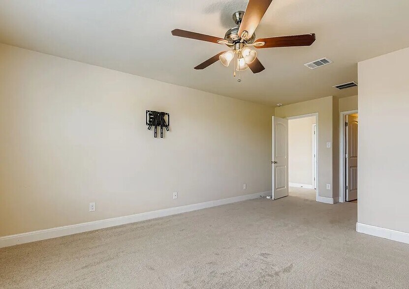 Building Photo - 220 Heavenly Vw