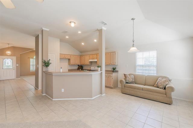 Building Photo - 8301 Clearbrook Dr