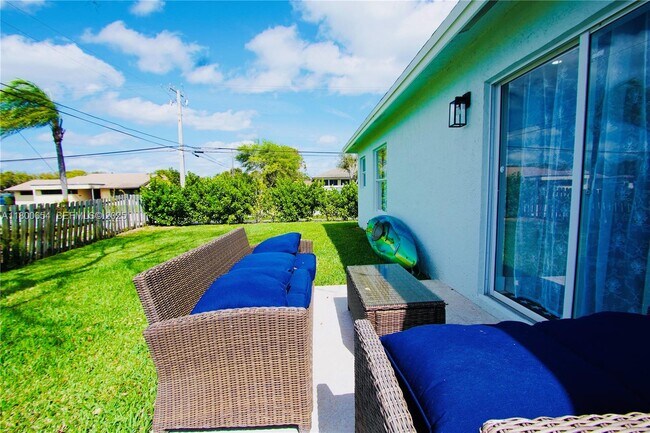 Building Photo - 244 NW 6th Ave