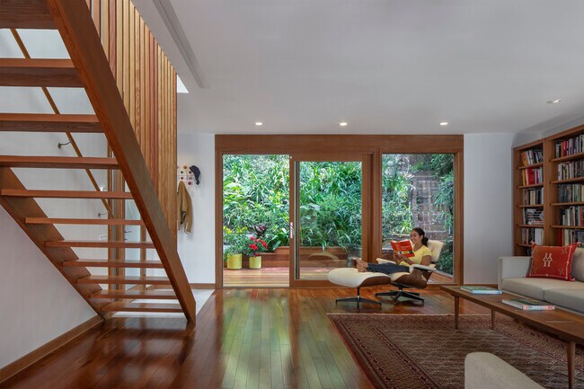 Building Photo - 10424 Hebron Ln