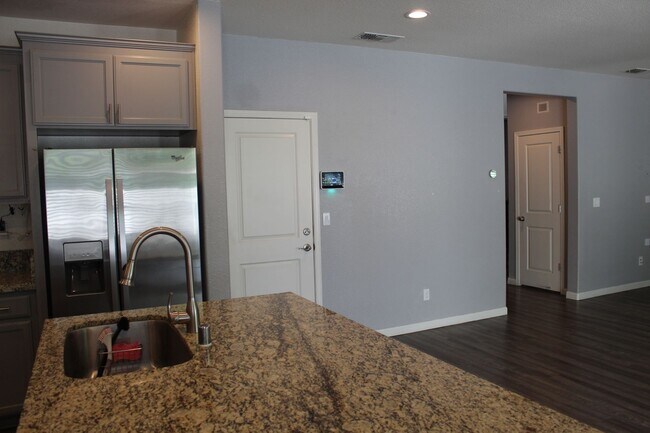 Building Photo - 1280 Cornell Dr