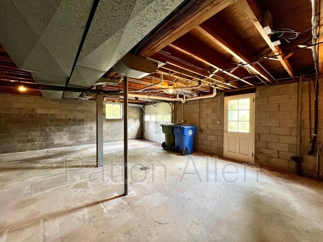Building Photo - 114 Arco Rd