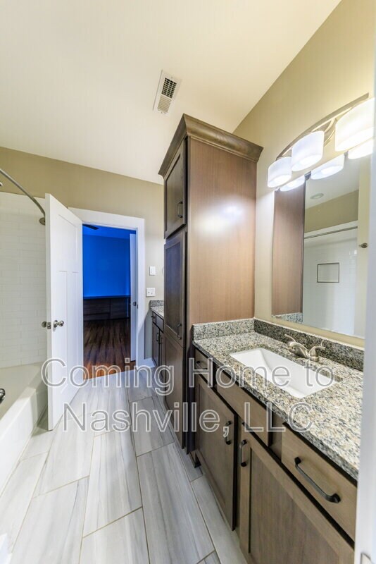 Building Photo - 2221 24th Ave N