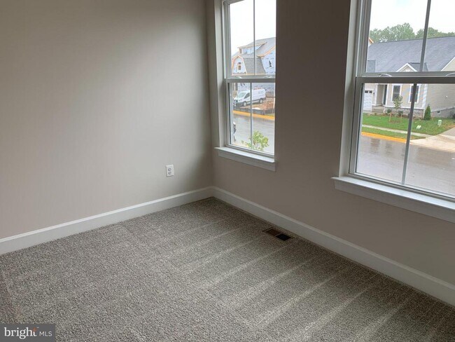 Building Photo - 150 Boxelder Dr