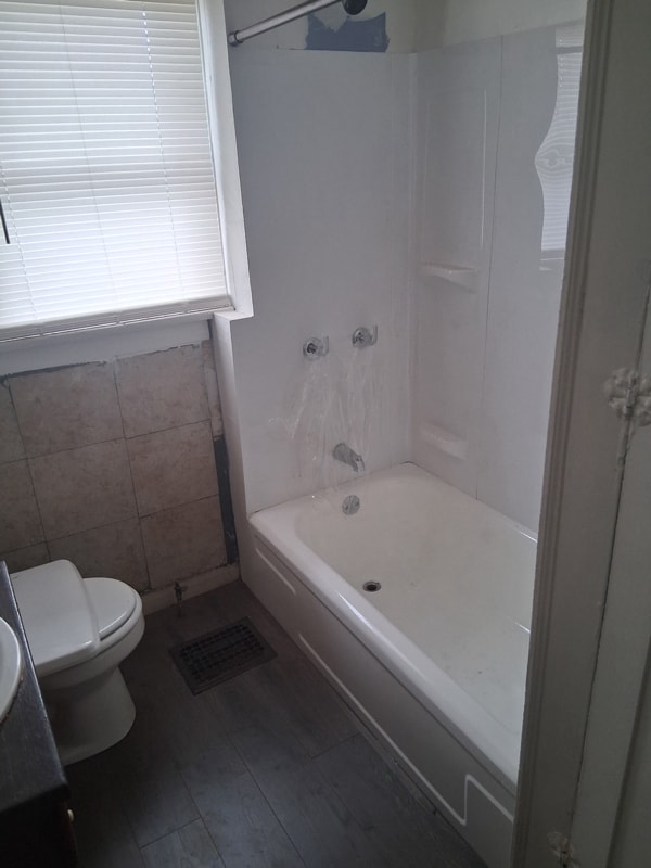 Building Photo - 528 Lilley Ave