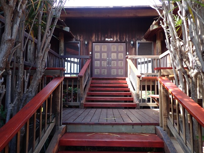 Building Photo - Very private, gated, mostly furnished Maui...