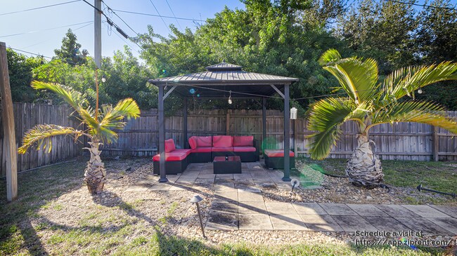 Building Photo - 714 SW Sardinia Ave