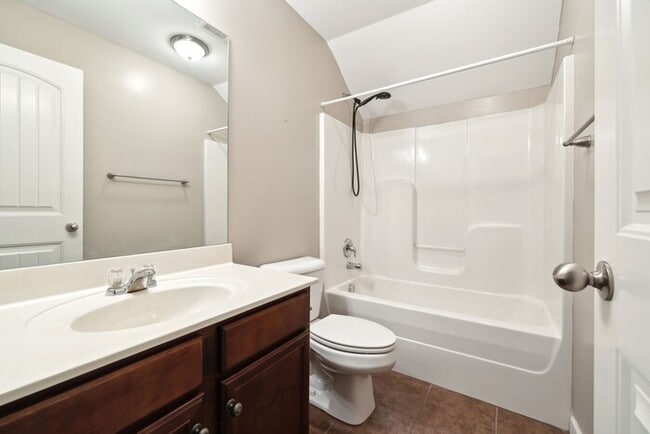 Building Photo - 3 Bedroom 3 Bath Home in Mt Juliet Now Lea...