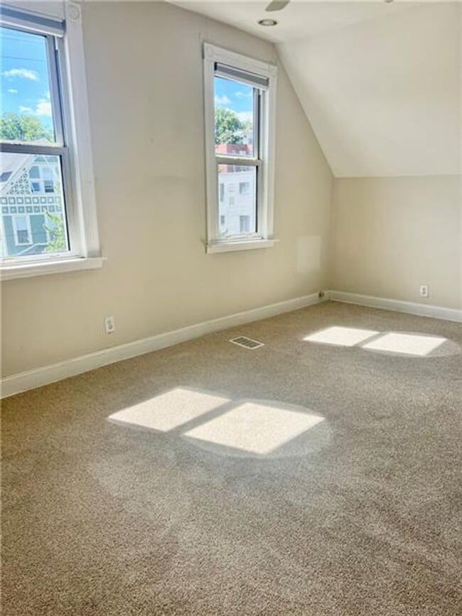 Building Photo - Luxurious 5-Bedroom Rental in the Heart of Shadyside