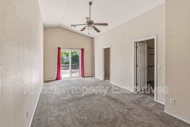 Building Photo - 13256 N Hammerstone Ln