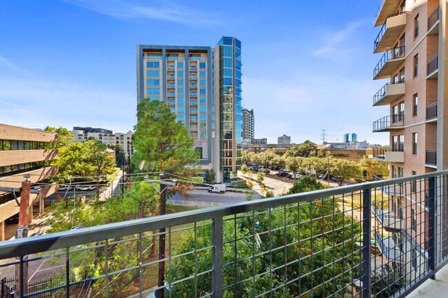 Building Photo - 101 Bowen St