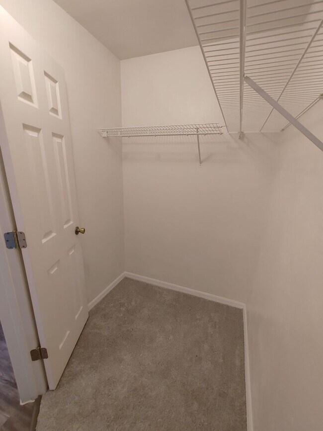 Building Photo - * PRICE DROP * 2/2 House with Garage in Pa...