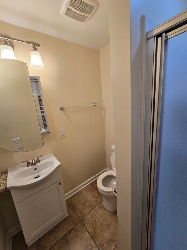 Building Photo - 107a Oakwood Dr