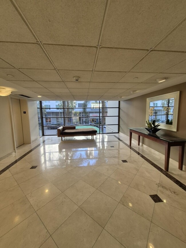 Building Photo - 600 W 9th St