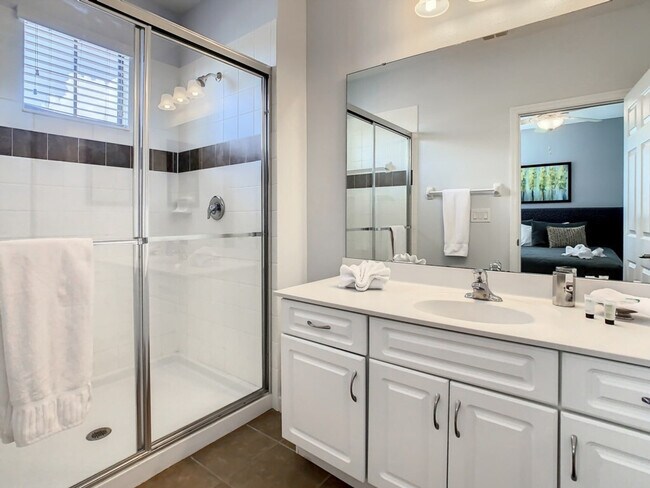 Building Photo - 2533 Rosemont Cir