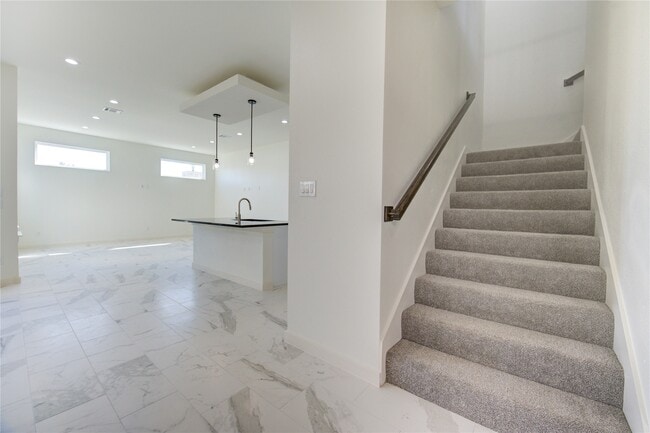 Building Photo - 2919 El Fenice Ln