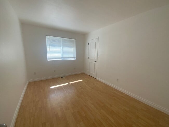 Building Photo - Newly Remodeled Puyallup Gem - Modern Comf...