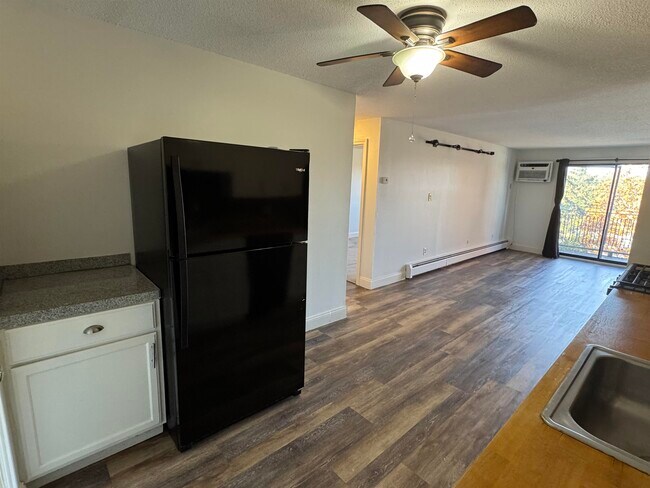 Building Photo - 136 Mammoth Rd