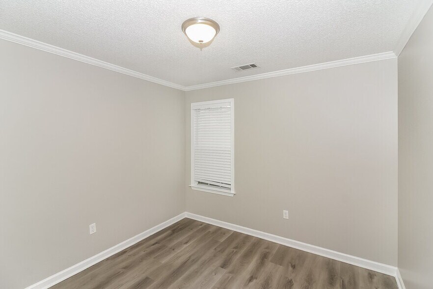Building Photo - 745 N Sanga Rd
