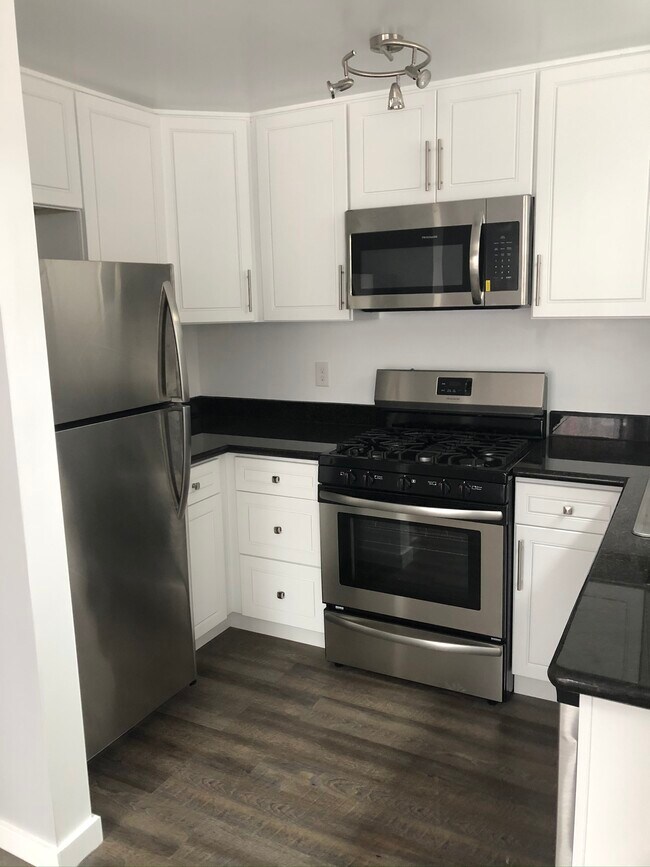 Building Photo - 3949 8th Ave