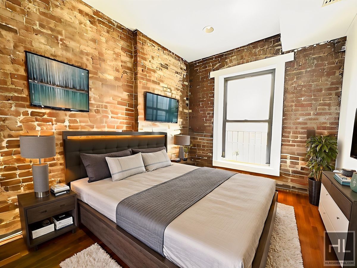 Building Photo - Floor Through 4 Bed/1.5 Bath Penthouse in ...