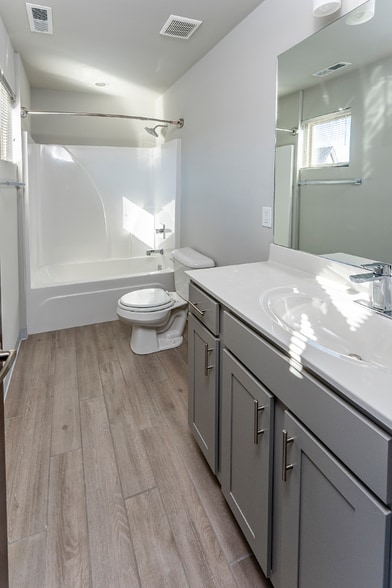 Building Photo - 703 Lyndon Lofts Ct.