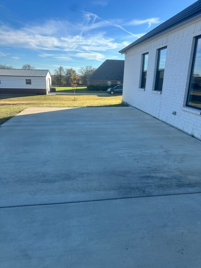 Building Photo - open concept 4bd - rent to own