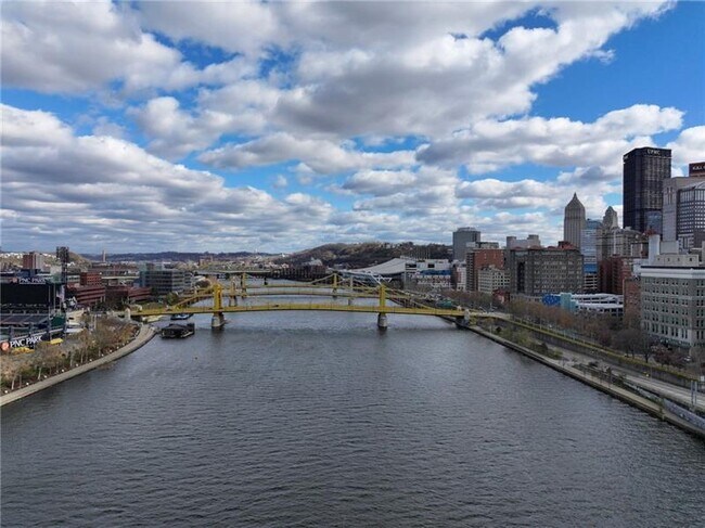 Building Photo - 320 Fort Duquesne Blvd