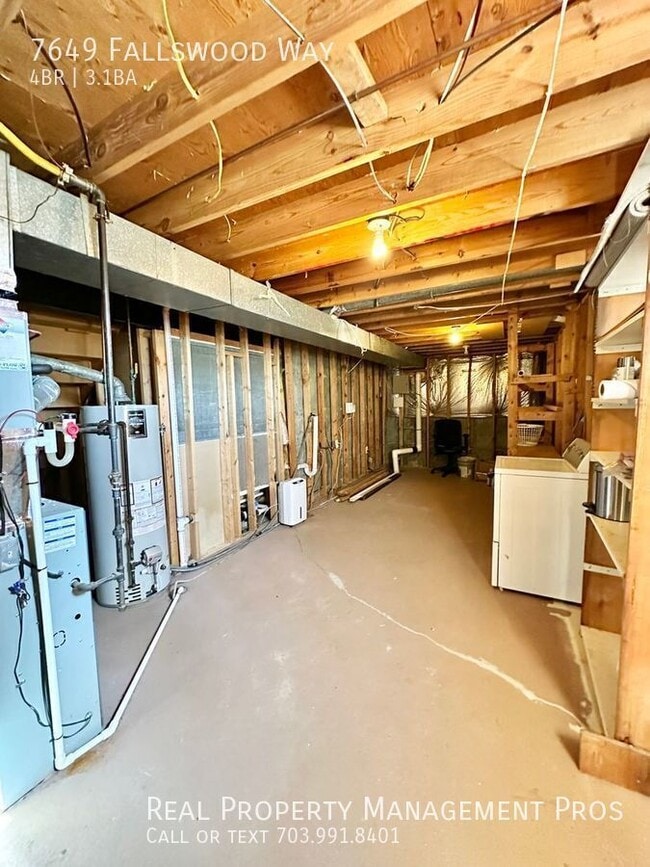 Building Photo - 7649 Fallswood Way