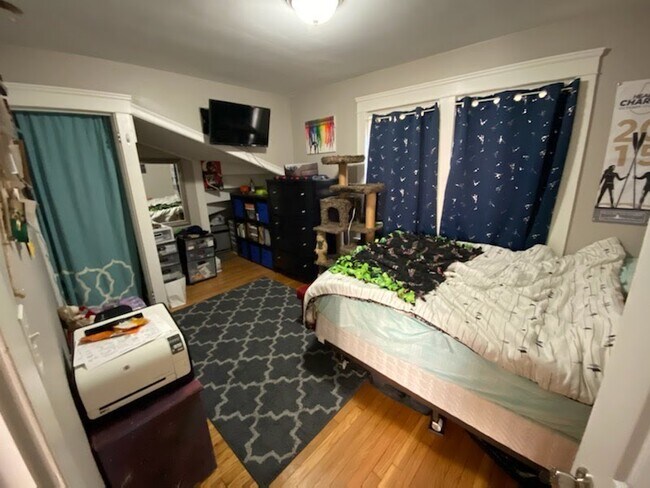 Building Photo - 63 Jastram St