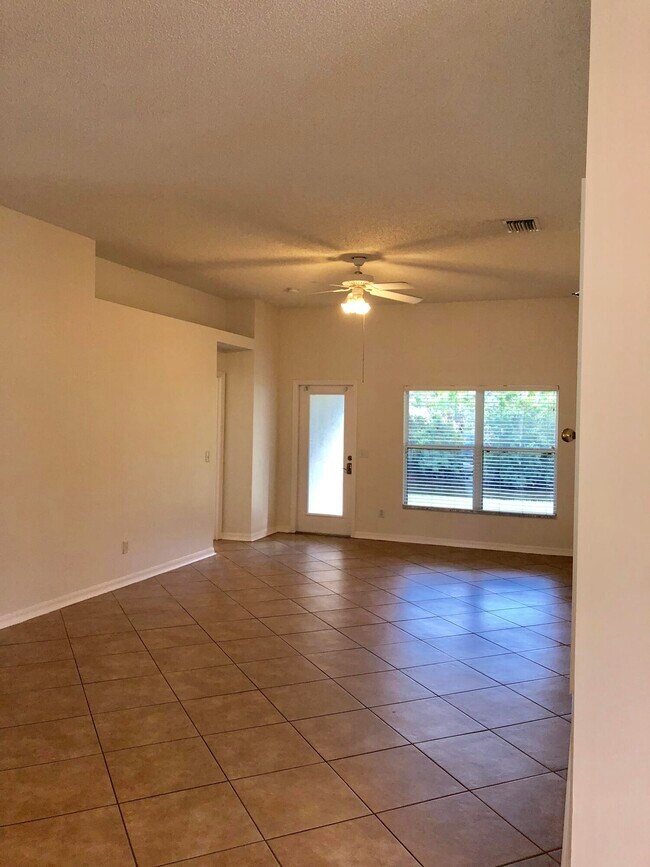 Building Photo - 3817 La Flor Dr