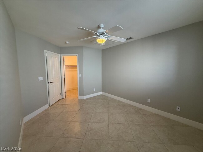 Building Photo - 694 Riverband Pl