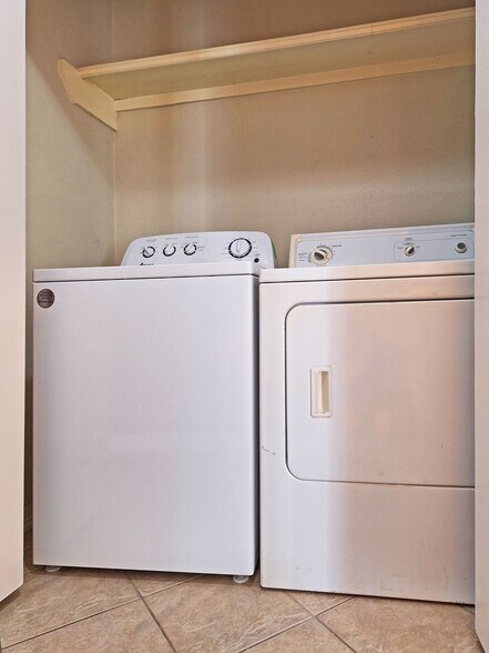 Building Photo - 2118 Aruba Dr