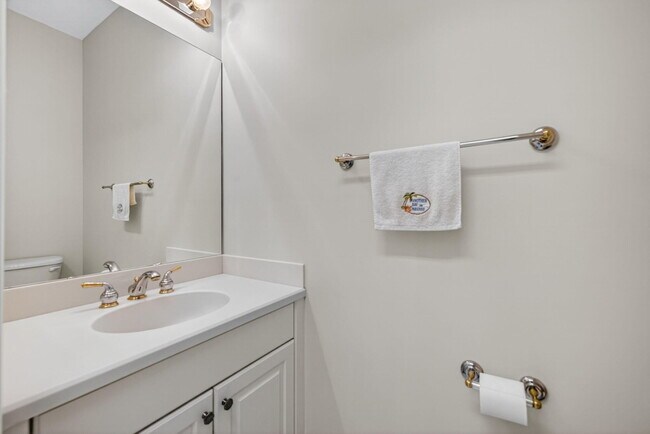 Building Photo - 2237 Newport Isles Blvd