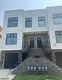 Building Photo - 619 E 26th St