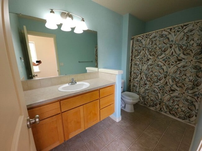 Building Photo - 662 Rosemary Way