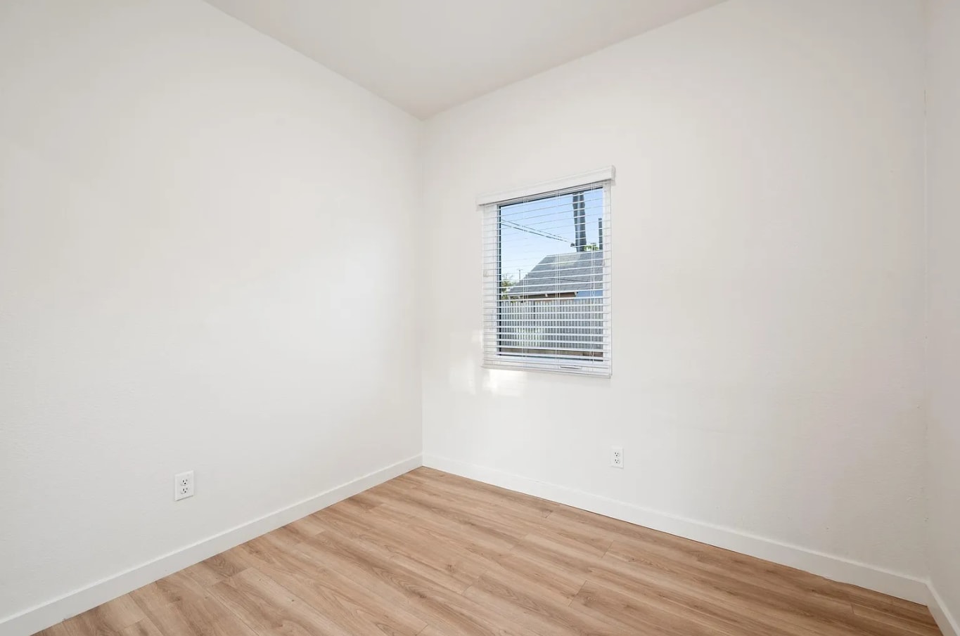 Building Photo - 411 E Burnett St