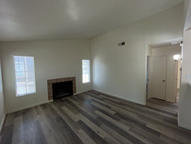 Building Photo - 2697 Aarondavid Dr