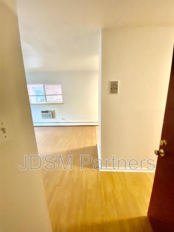 Building Photo - 1415 N Pearl St