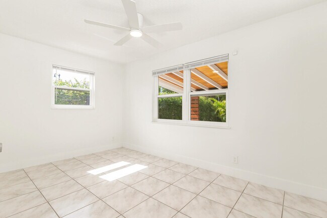 Building Photo - 411 Summa St