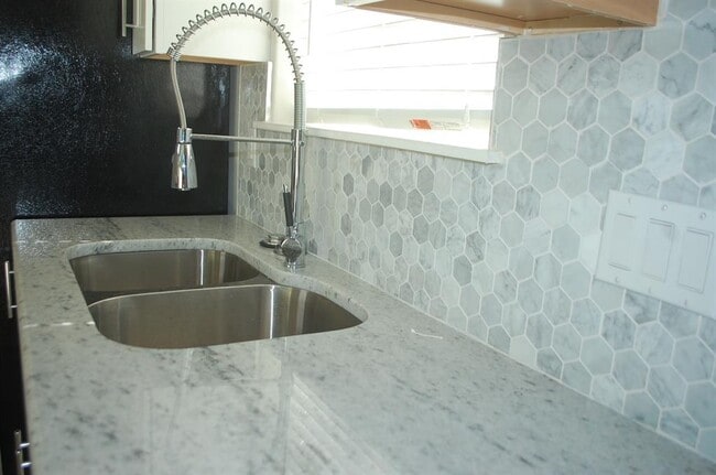 Building Photo - 1707 Garden St