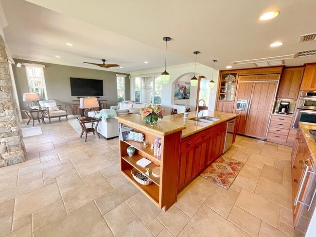 Building Photo - Tastefully Furnished and Exquisite 4 Bed/3 Bath in Hokulani Golf Villas with Ocean Views & Amenit...