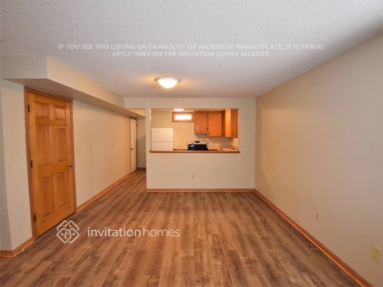 Building Photo - 403 Cretin Ave S