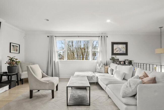 Building Photo - 6 Meadowbank Rd