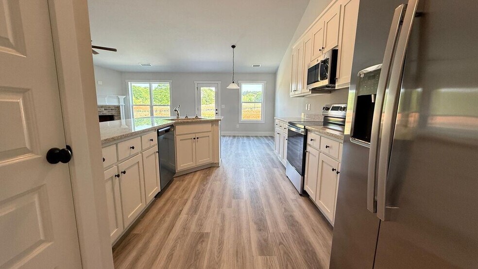 Building Photo - 209 Lake Meadows Dr