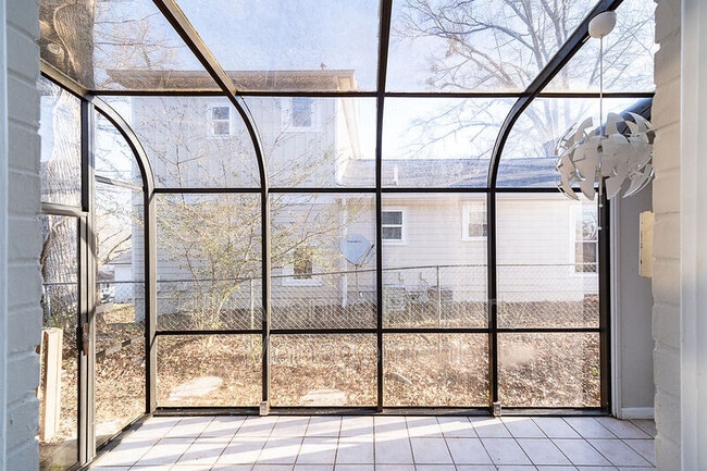 Building Photo - 65 W Shadburn Ave