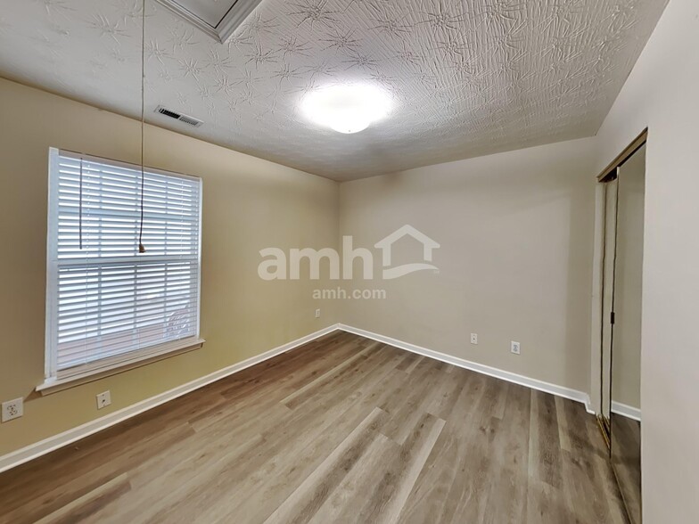 Building Photo - 204 Arrowhead Dr