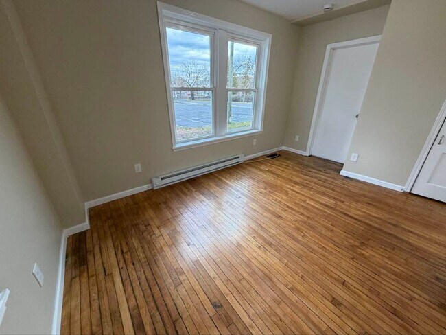 Building Photo - Gorgeous 1-bedroom, First floor! Apartment in quiet Pittsfield Street