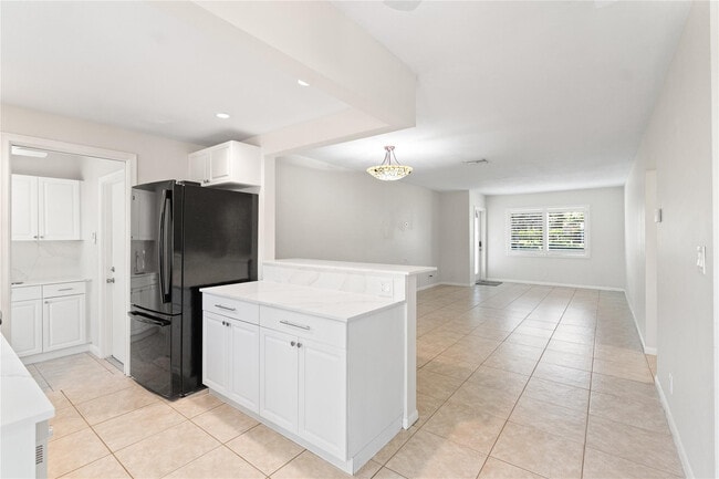 Building Photo - 2616 Middle River Dr