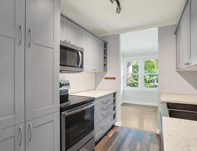 Building Photo - 1604 E University St